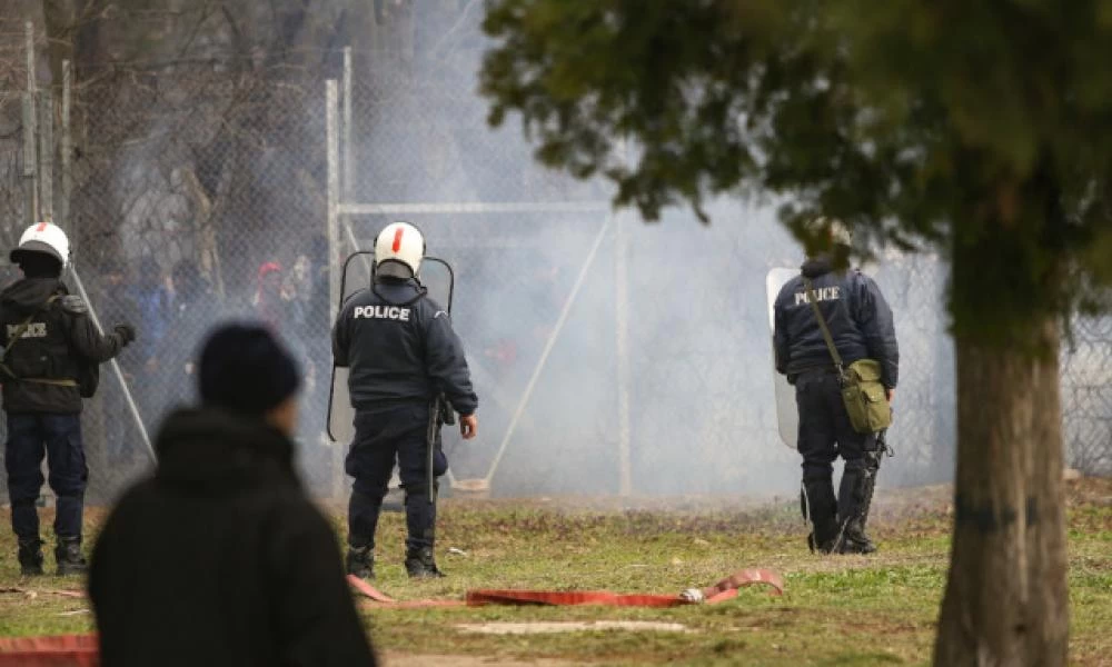 Νέα επεισόδια στις Καστανιές Έβρου - Μάχες μπροστά στην κάμερα - Βίντεο